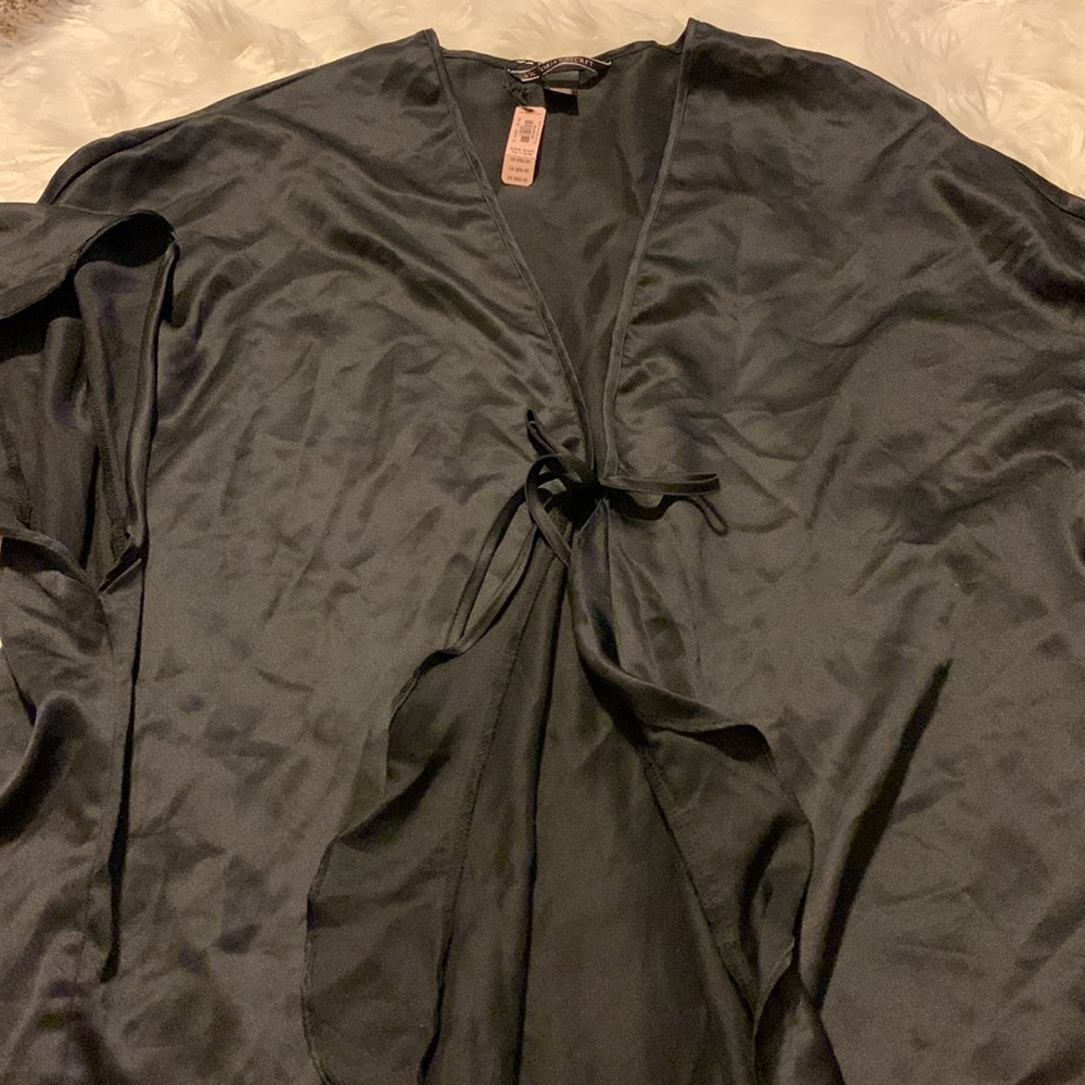 New Victoria’s Secret VS Black Sexy Satin Ruffle Kimono Robe One Size - Picture 2 of 4